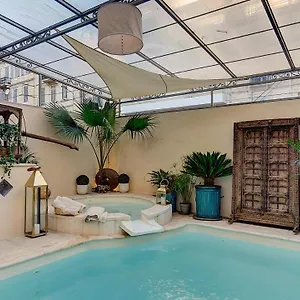 Apartment Cocoon In *****